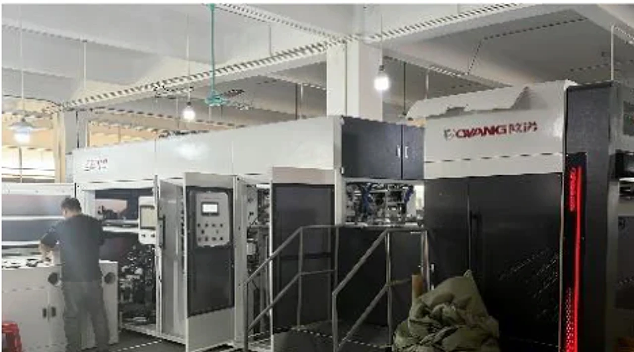 Roll-fed bag machine